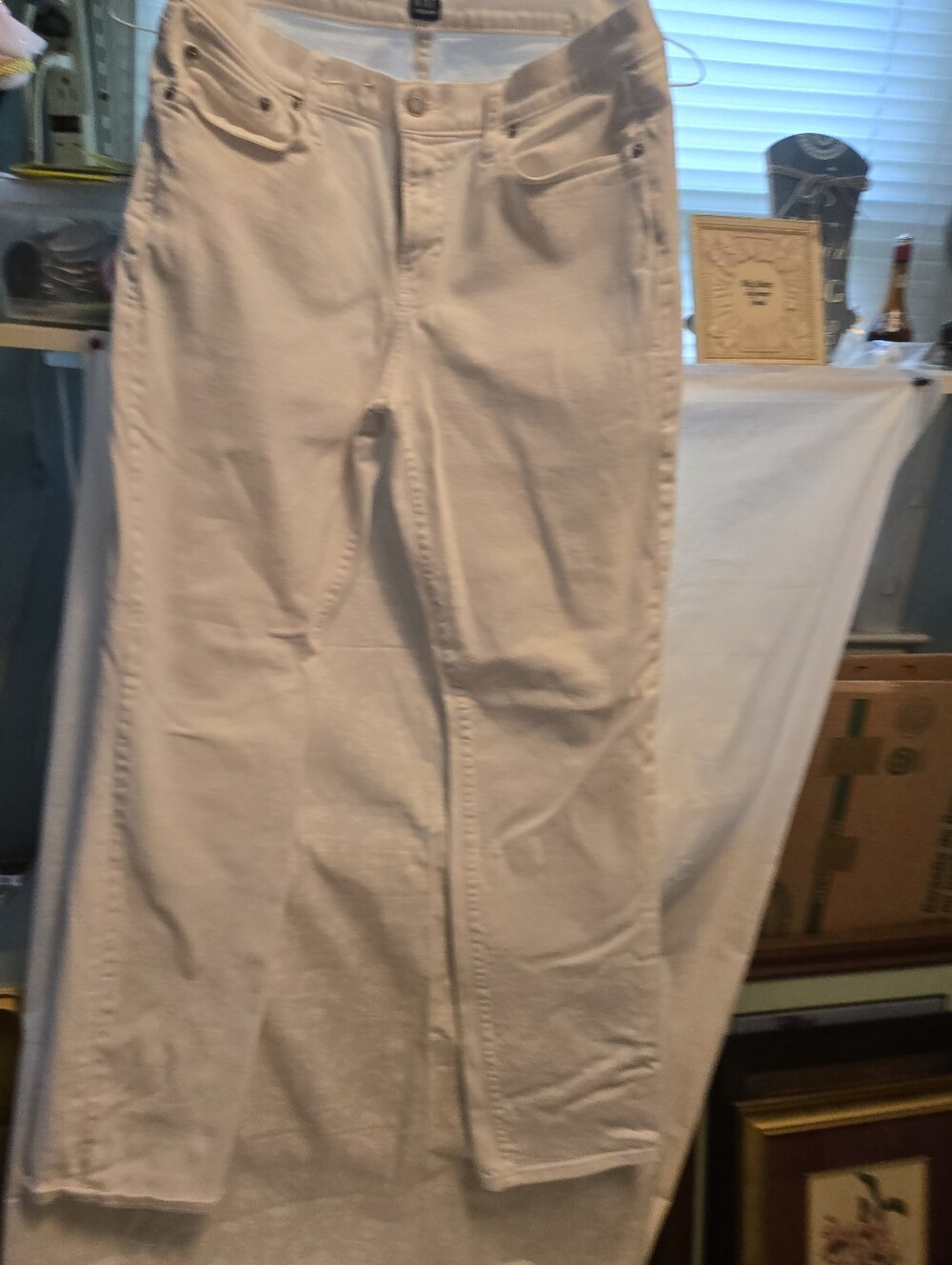 GAP White Denim Jeans with Classic Five-Pocket Style